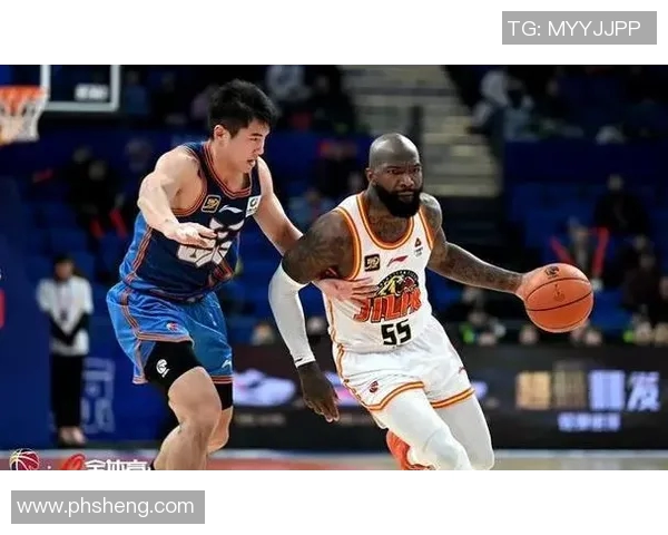 尼克斯与热火激烈对抗赛场冲突引发球迷热议与关注